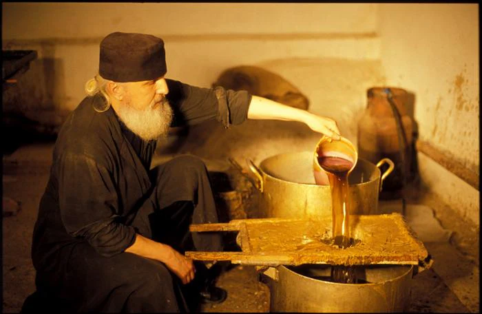 Ukraine Beeswax Candle (S) - Image 3